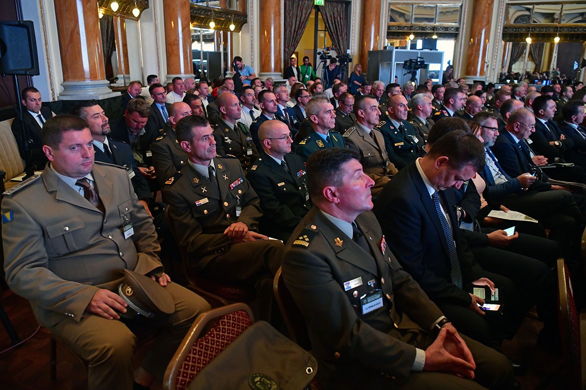 https://www.morh.hr/wp-content/gallery/odrzana-prva-medunarodna-konferencija-o-domovinskoj-sigurnosti-1/medunarodna-konferencija-na-temu-domovinske-sigurnosti_17092019_32.jpg
