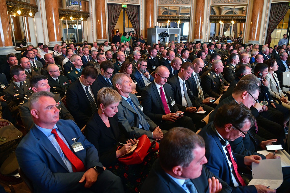 https://www.morh.hr/wp-content/gallery/odrzana-prva-medunarodna-konferencija-o-domovinskoj-sigurnosti-1/medunarodna-konferencija-na-temu-domovinske-sigurnosti_17092019_33.jpg
