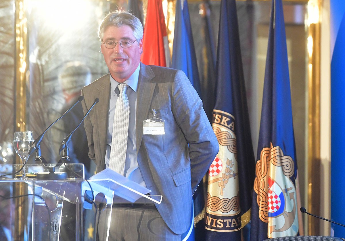 https://www.morh.hr/wp-content/gallery/odrzana-prva-medunarodna-konferencija-o-domovinskoj-sigurnosti-1/medunarodna-konferencija-na-temu-domovinske-sigurnosti_17092019_34.jpg