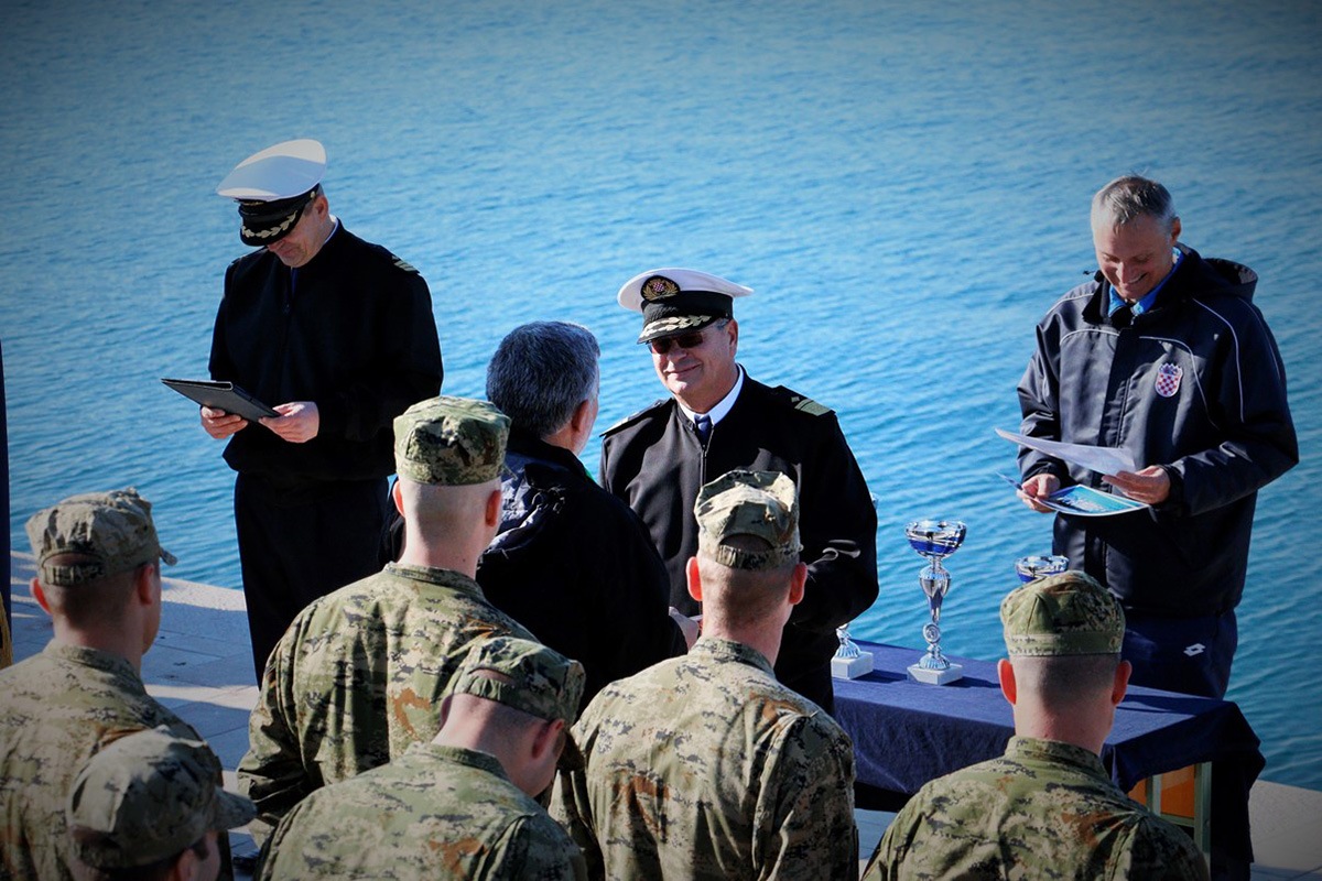 https://www.morh.hr/wp-content/gallery/odrzana-regata-kutera-hrm-a-u-povodu-blagdana-svetog-nikole/regata_04122019_06.jpg