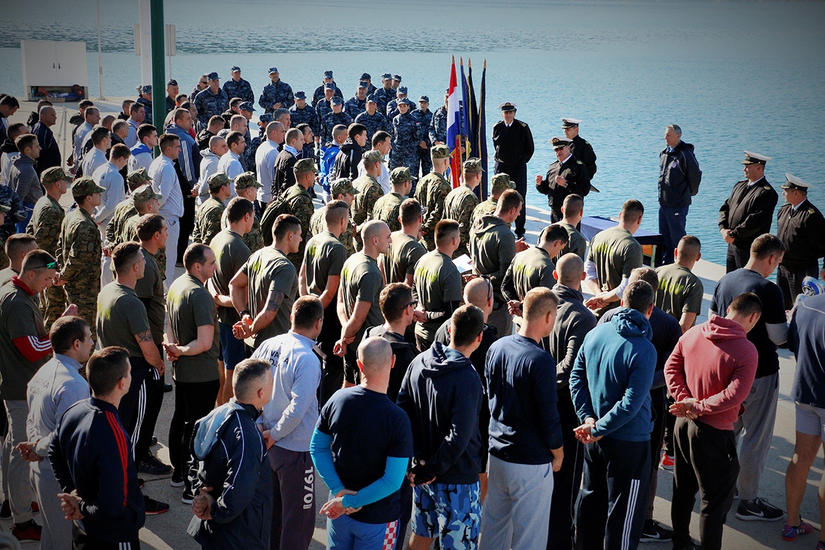https://www.morh.hr/wp-content/gallery/odrzana-regata-kutera-hrm-a-u-povodu-blagdana-svetog-nikole/regata_04122019_07.jpg