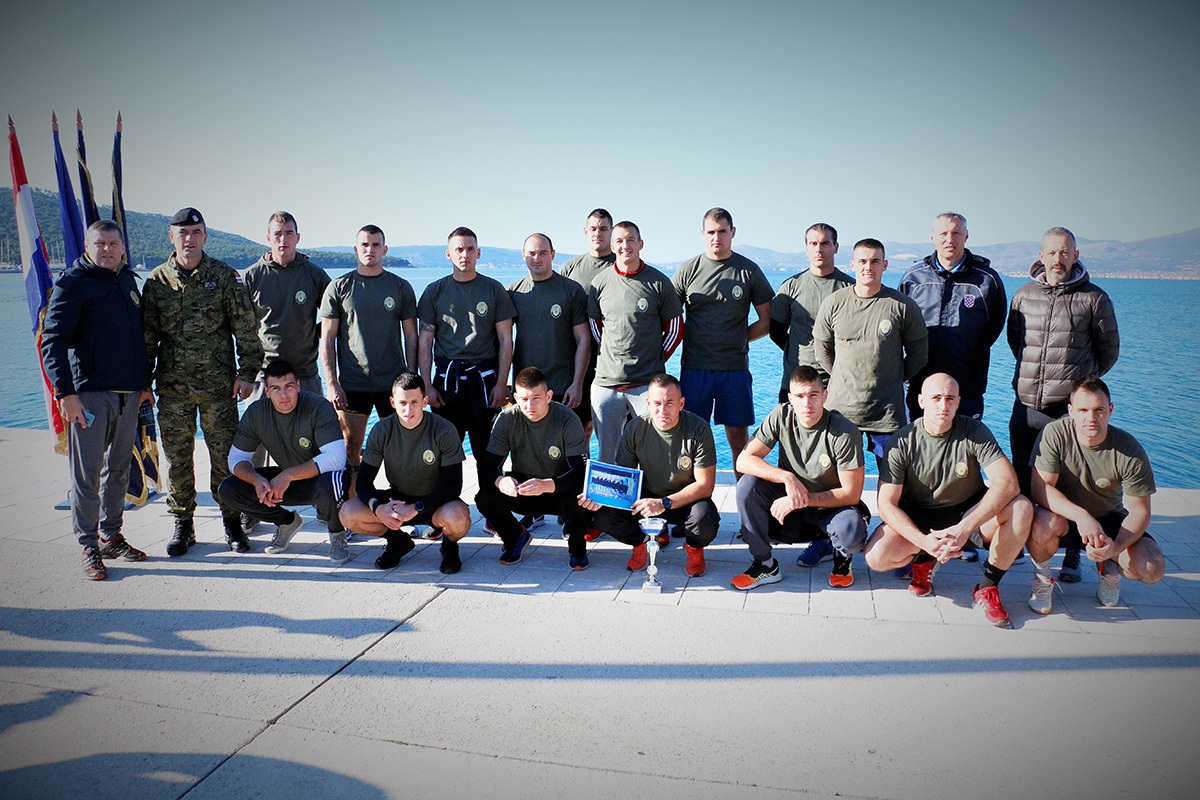 https://www.morh.hr/wp-content/gallery/odrzana-regata-kutera-hrm-a-u-povodu-blagdana-svetog-nikole/regata_04122019_12.jpg