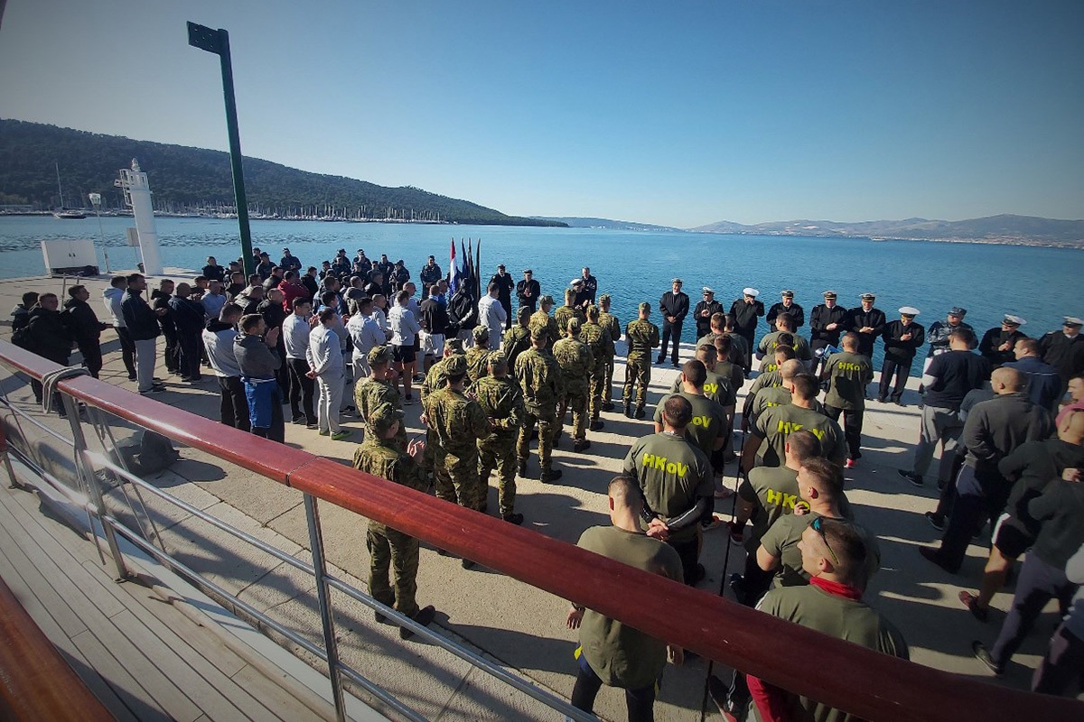 https://www.morh.hr/wp-content/gallery/odrzana-regata-kutera-hrm-a-u-povodu-blagdana-svetog-nikole/regata_04122019_13.jpg