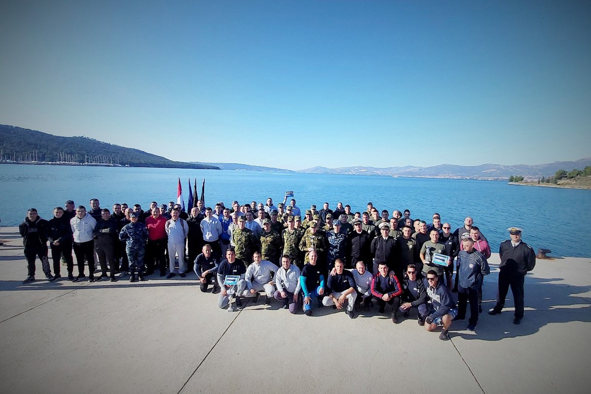 https://www.morh.hr/wp-content/gallery/odrzana-regata-kutera-hrm-a-u-povodu-blagdana-svetog-nikole/regata_04122019_15.jpg