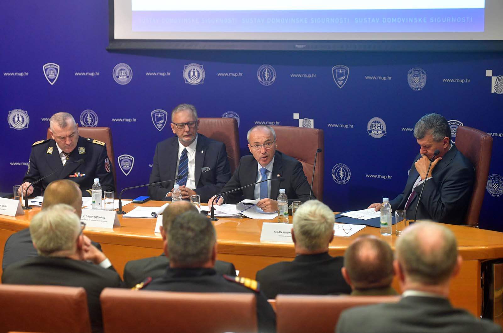 https://www.morh.hr/wp-content/gallery/odrzana-sjednica-koordinacije-za-sustav-domovinske-sigurnosti/koordinacija_za_sustav_domovinske_sigurnosti_190719_11.jpg