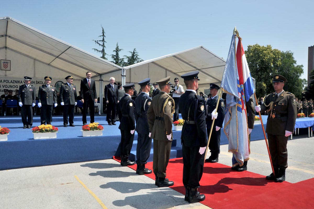 https://www.morh.hr/wp-content/gallery/odrzana-svecana-promocija-polaznika-vojnih-skola-na-hvu/hvu_21062013_19.jpg