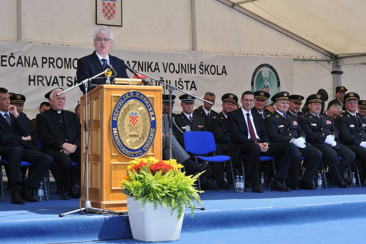 https://www.morh.hr/wp-content/gallery/odrzana-svecana-promocija-polaznika-vojnih-skola-na-hvu/hvu_21062013_25.jpg