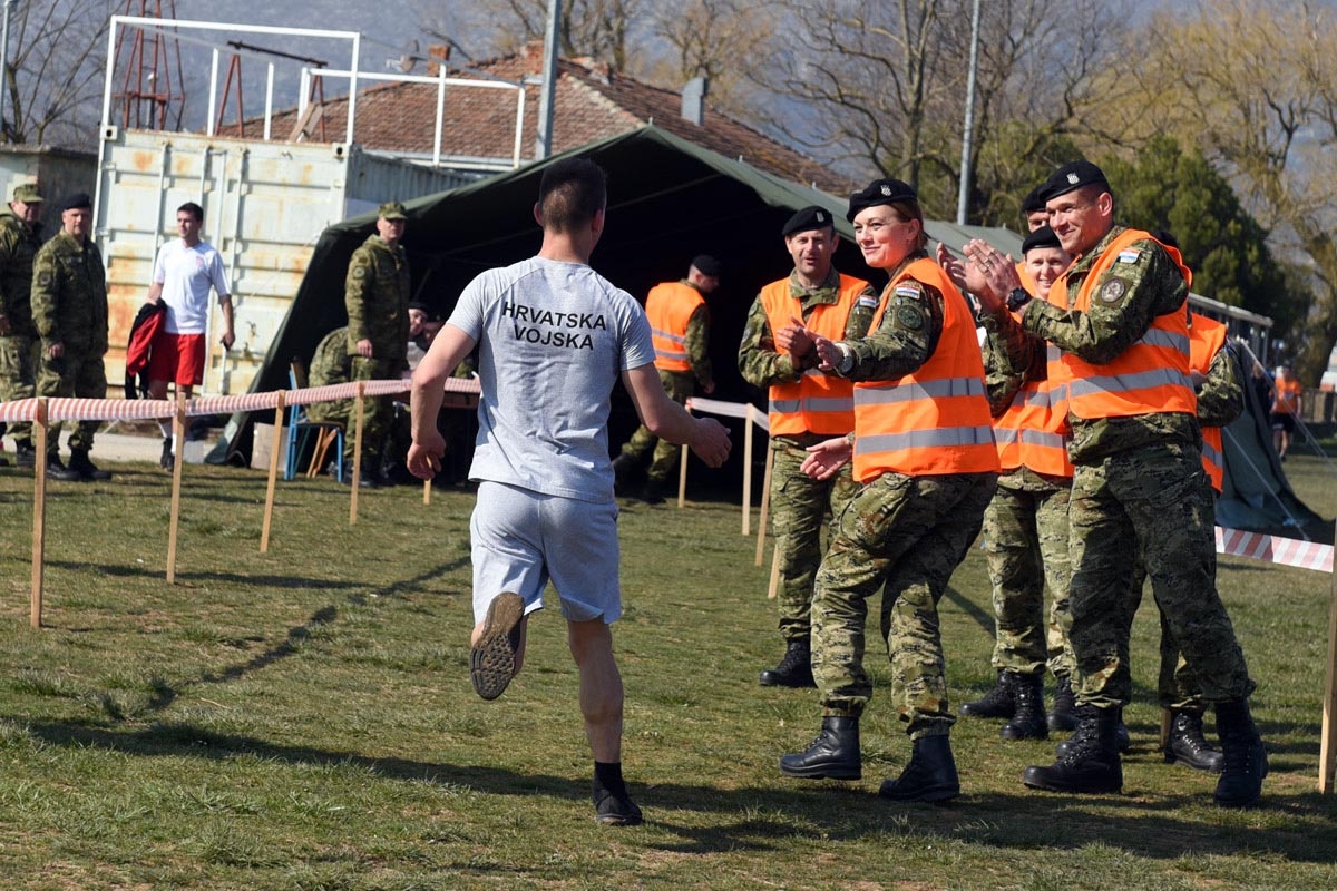 https://www.morh.hr/wp-content/gallery/odrzano-19-prvenstvo-oruzanih-snaga-rh-u-krosu/prvenstvo_osrh_kros_sinj-21.jpg