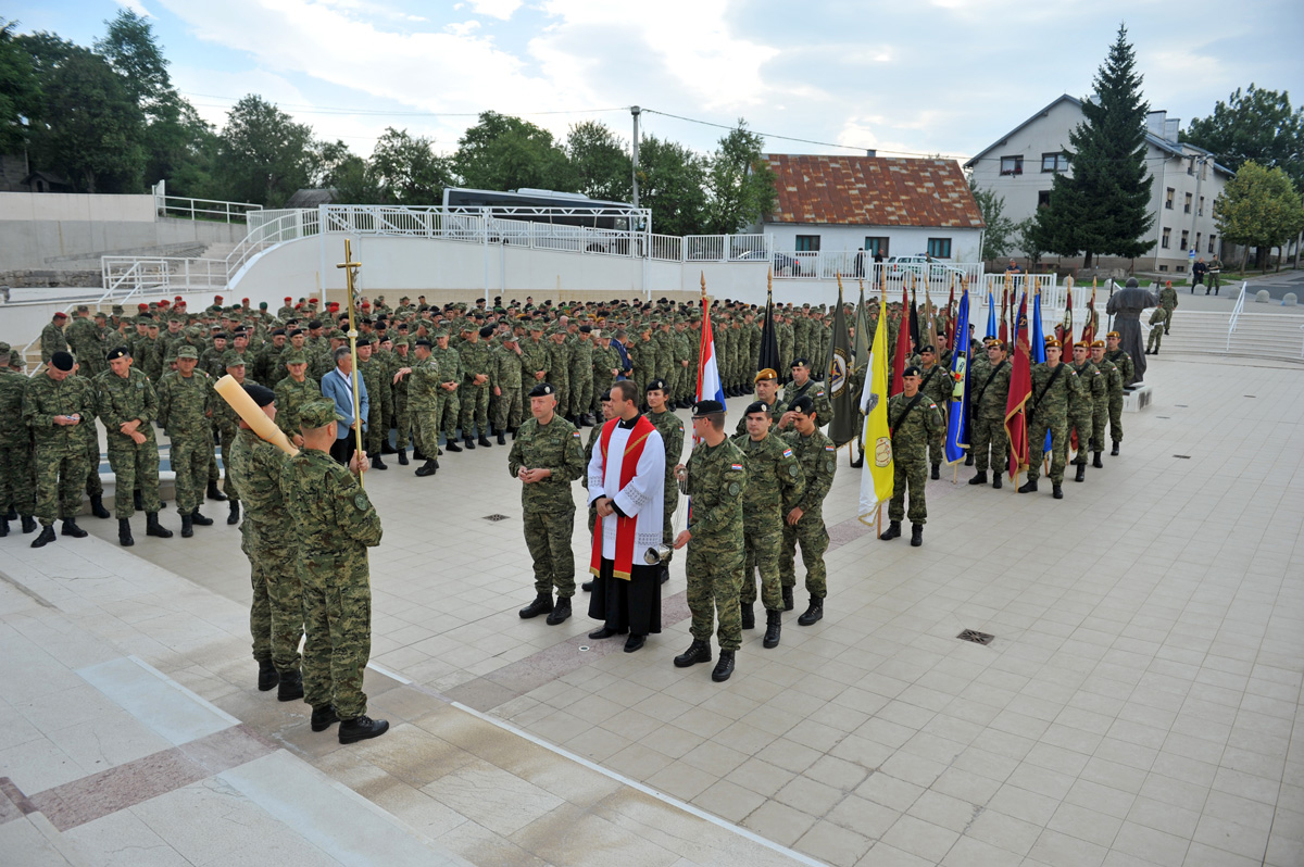 https://www.morh.hr/wp-content/gallery/odrzano-prvo-vojno-hodocasce-hrvatske-kopnene-vojske/udbina_09092016_10.jpg