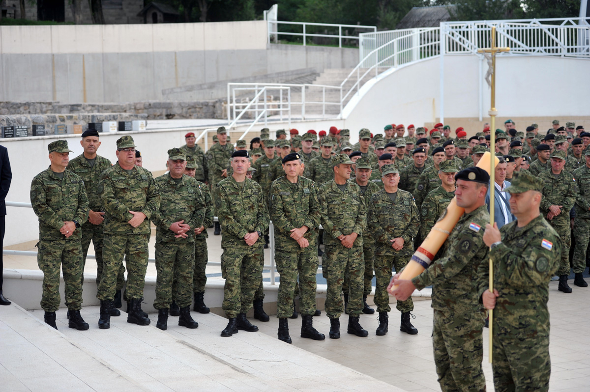 https://www.morh.hr/wp-content/gallery/odrzano-prvo-vojno-hodocasce-hrvatske-kopnene-vojske/udbina_09092016_11.jpg