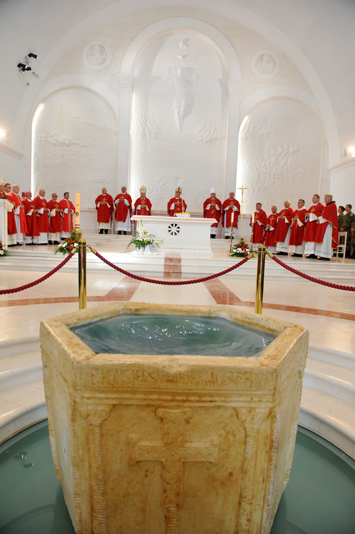 https://www.morh.hr/wp-content/gallery/odrzano-prvo-vojno-hodocasce-hrvatske-kopnene-vojske/udbina_09092016_12.jpg
