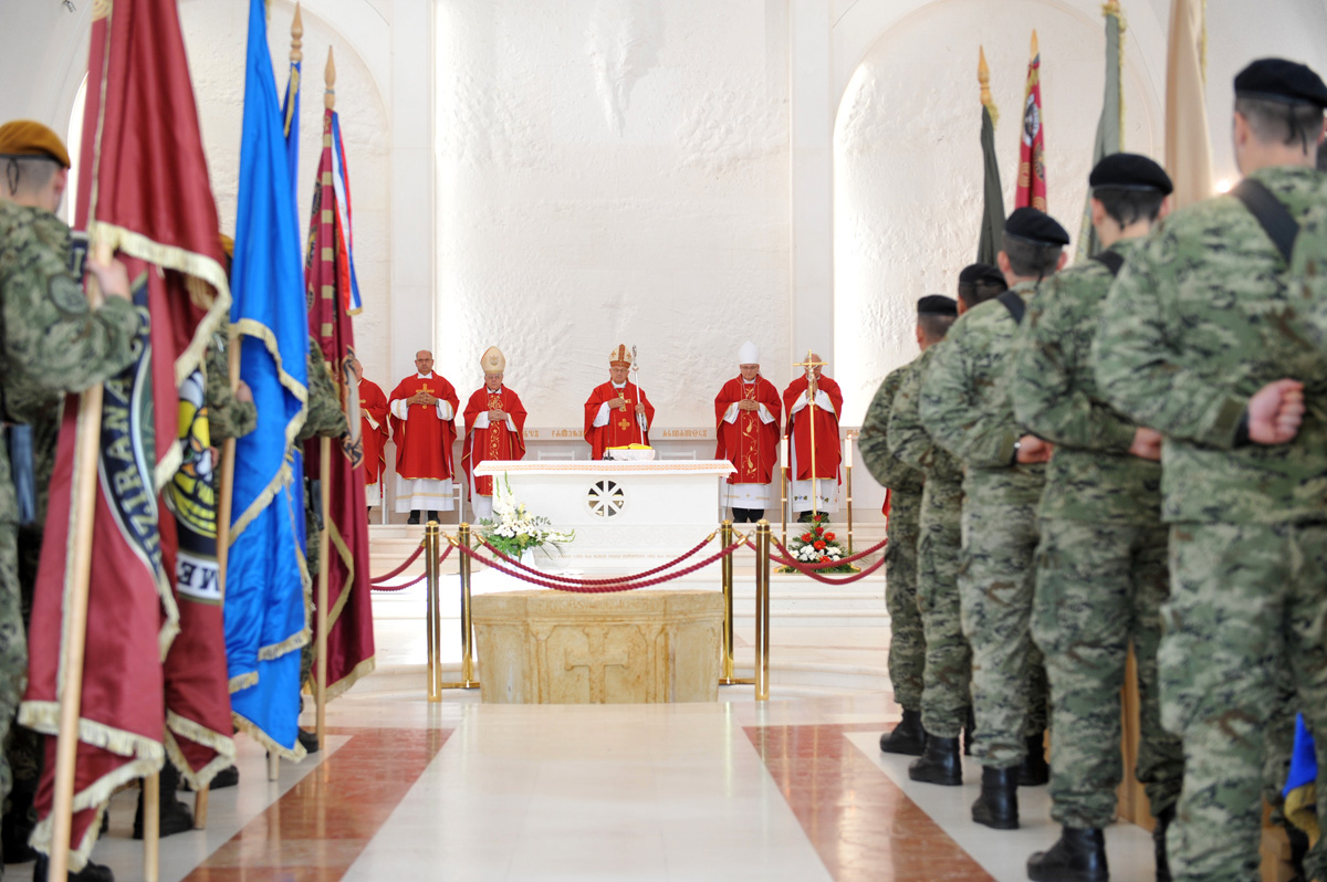 https://www.morh.hr/wp-content/gallery/odrzano-prvo-vojno-hodocasce-hrvatske-kopnene-vojske/udbina_09092016_13.jpg