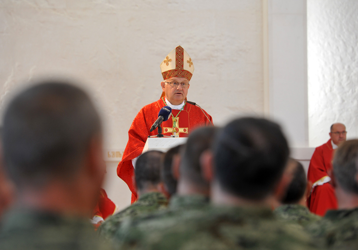 https://www.morh.hr/wp-content/gallery/odrzano-prvo-vojno-hodocasce-hrvatske-kopnene-vojske/udbina_09092016_15.jpg