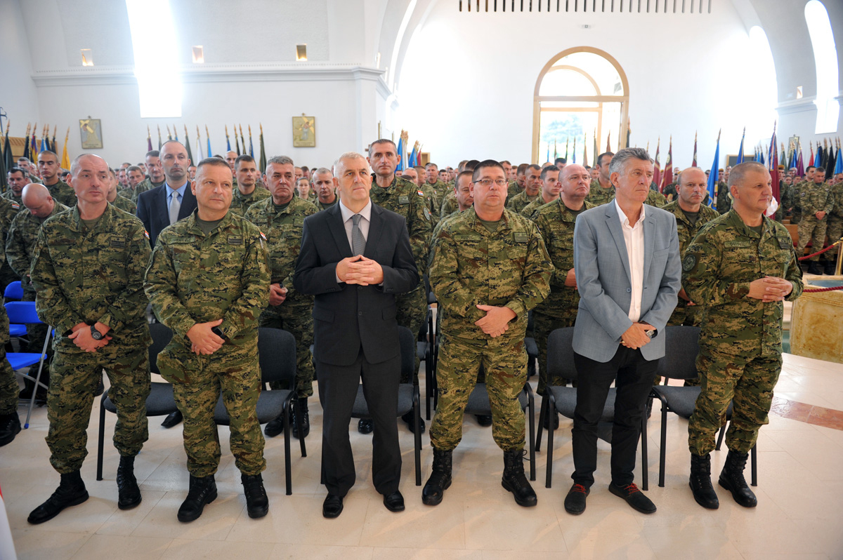 https://www.morh.hr/wp-content/gallery/odrzano-prvo-vojno-hodocasce-hrvatske-kopnene-vojske/udbina_09092016_18.jpg