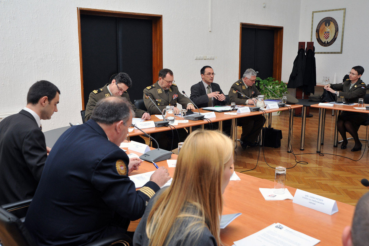 https://www.morh.hr/wp-content/gallery/okrugli-stol-11042012/spo_11042012_2.jpg