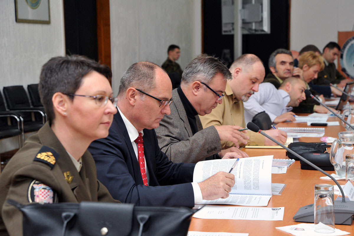 https://www.morh.hr/wp-content/gallery/okrugli-stol-11042012/spo_11042012_5.jpg