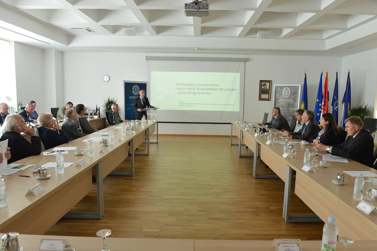 https://www.morh.hr/wp-content/gallery/okrugli-stol-s-predstavnicima-akademske-i-znanstvene-zajednice/hazu_30052017_01.jpg