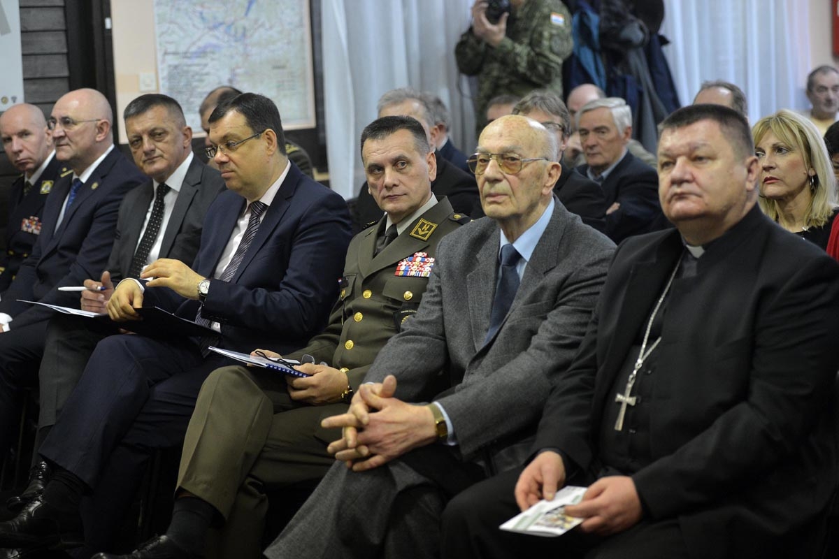 https://www.morh.hr/wp-content/gallery/okrugli-stol-zapadna-slavonija-u-domovinskom-ratu-1991/okrugli_stol_bjelovar-3.jpg