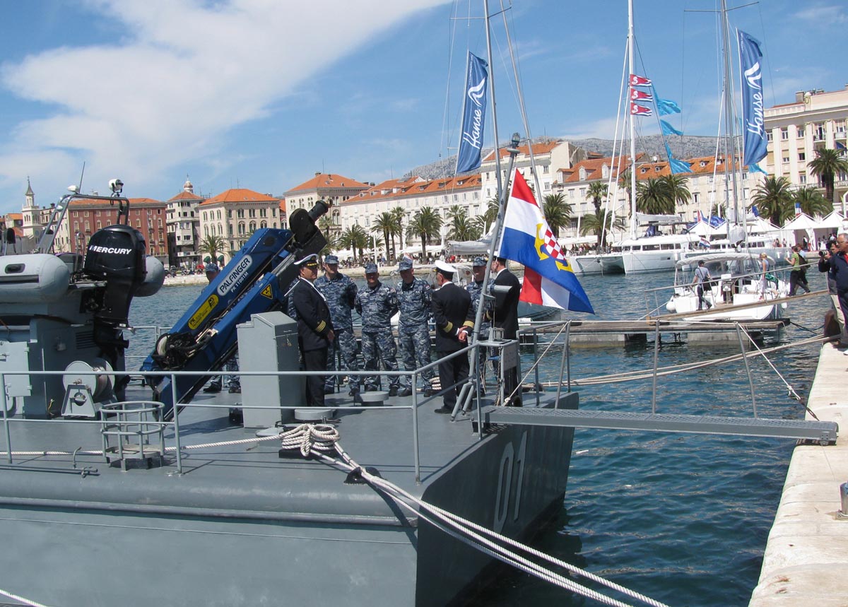 https://www.morh.hr/wp-content/gallery/ophodni-brod-obalne-strae-rh-na-sajmu-croatia-boat-show-2013/croatia_boat_show_18042013_08.jpg