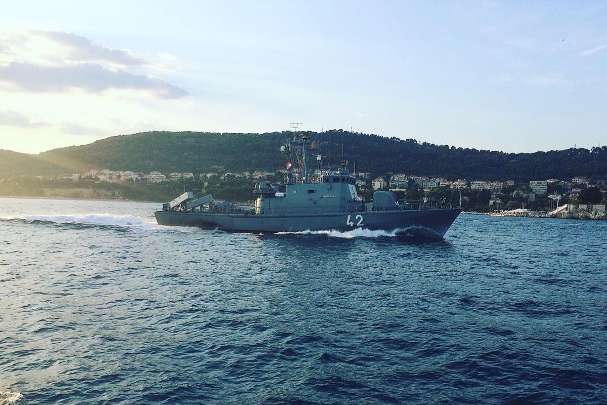 https://www.morh.hr/wp-content/gallery/oprostaj-hrvatske-ratne-mornarice-od-olivera-dragojevica/oliver_31072018_01.jpg