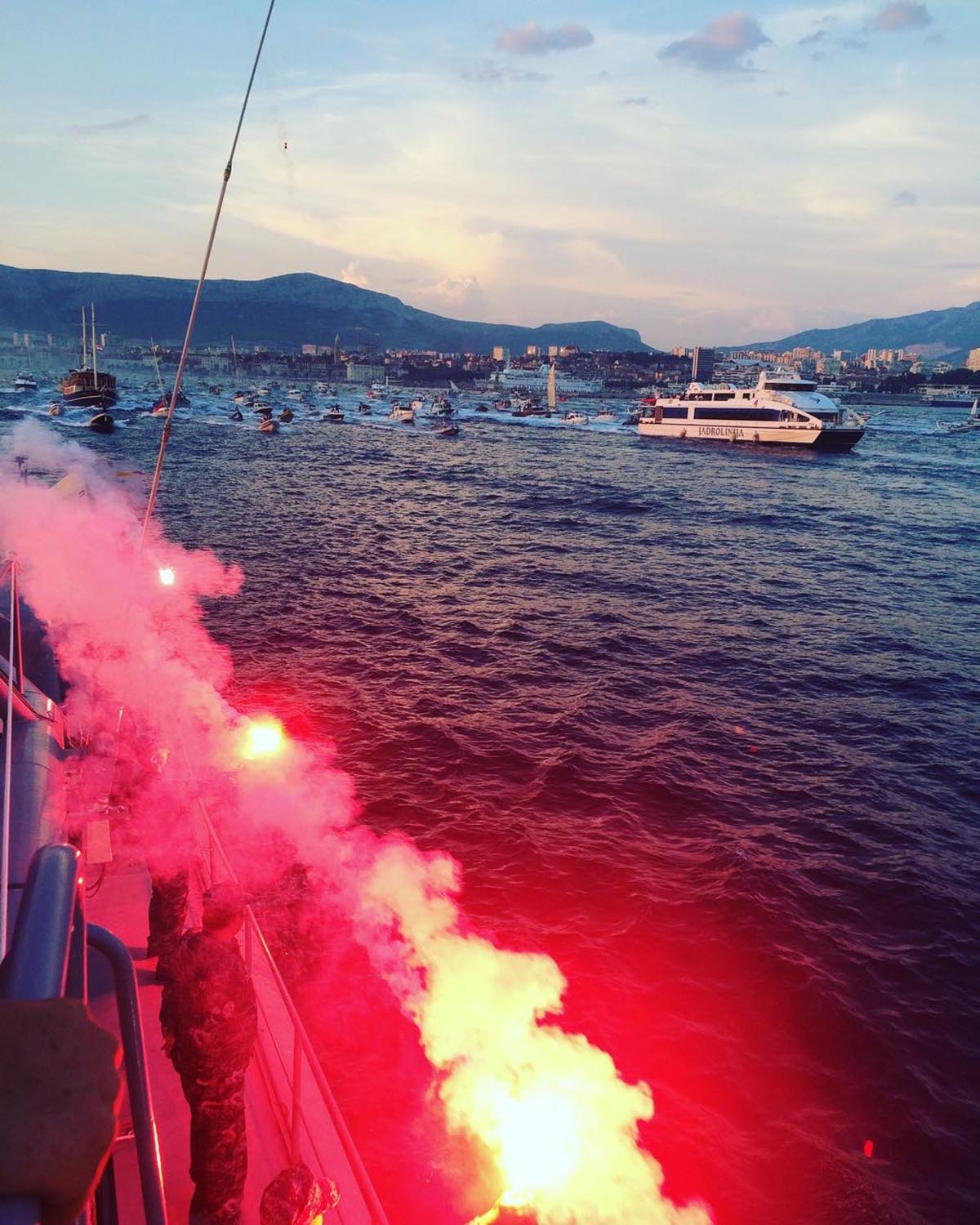https://www.morh.hr/wp-content/gallery/oprostaj-hrvatske-ratne-mornarice-od-olivera-dragojevica/oliver_31072018_08.jpg