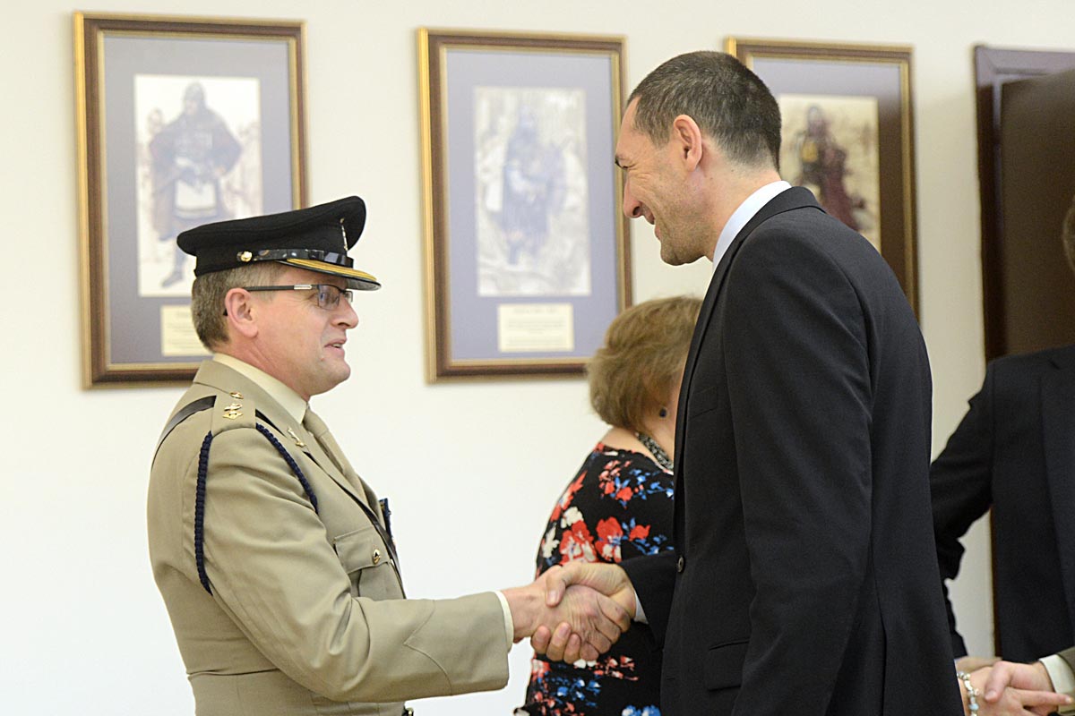 https://www.morh.hr/wp-content/gallery/oprostajni-posjet-vojnog-izaslanikavelike-britanije-morh-u/uk_viz_mo_29042014_01.jpg