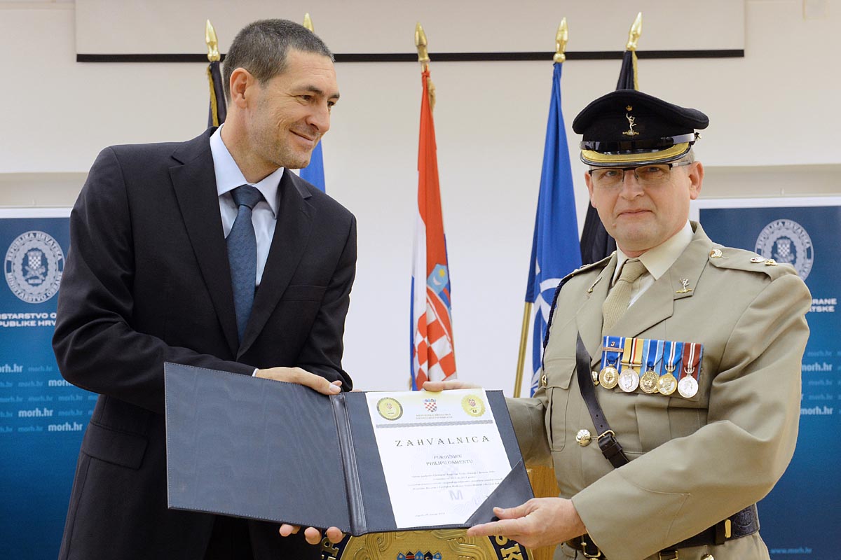 https://www.morh.hr/wp-content/gallery/oprostajni-posjet-vojnog-izaslanikavelike-britanije-morh-u/uk_viz_mo_29042014_15.jpg