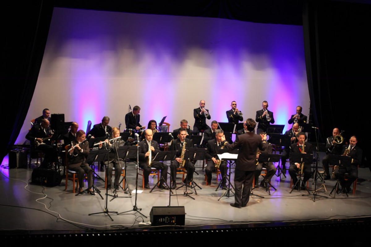 https://www.morh.hr/wp-content/gallery/orkestar-hrvatske-ratne-mornarice-odrzao-koncert-s-vitron-u-leda/orkestar_hrm_30112018_01.jpg