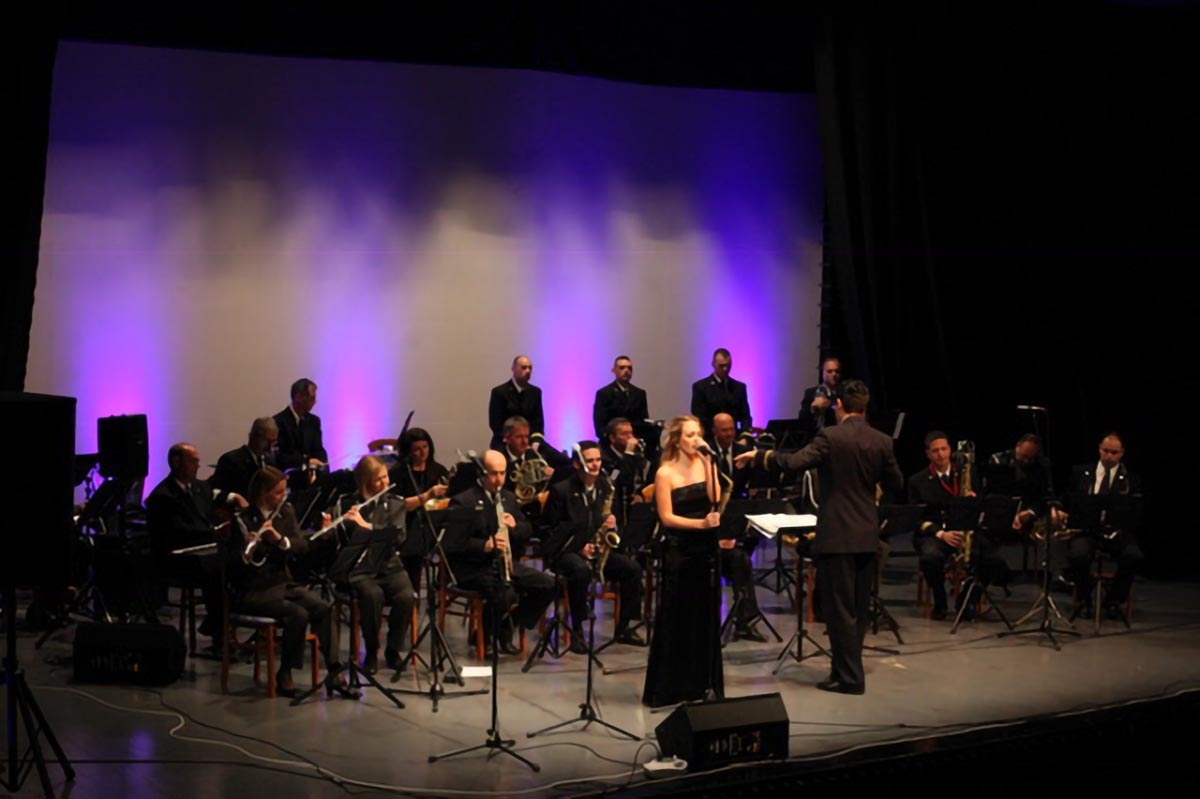 https://www.morh.hr/wp-content/gallery/orkestar-hrvatske-ratne-mornarice-odrzao-koncert-s-vitron-u-leda/orkestar_hrm_30112018_02.jpg