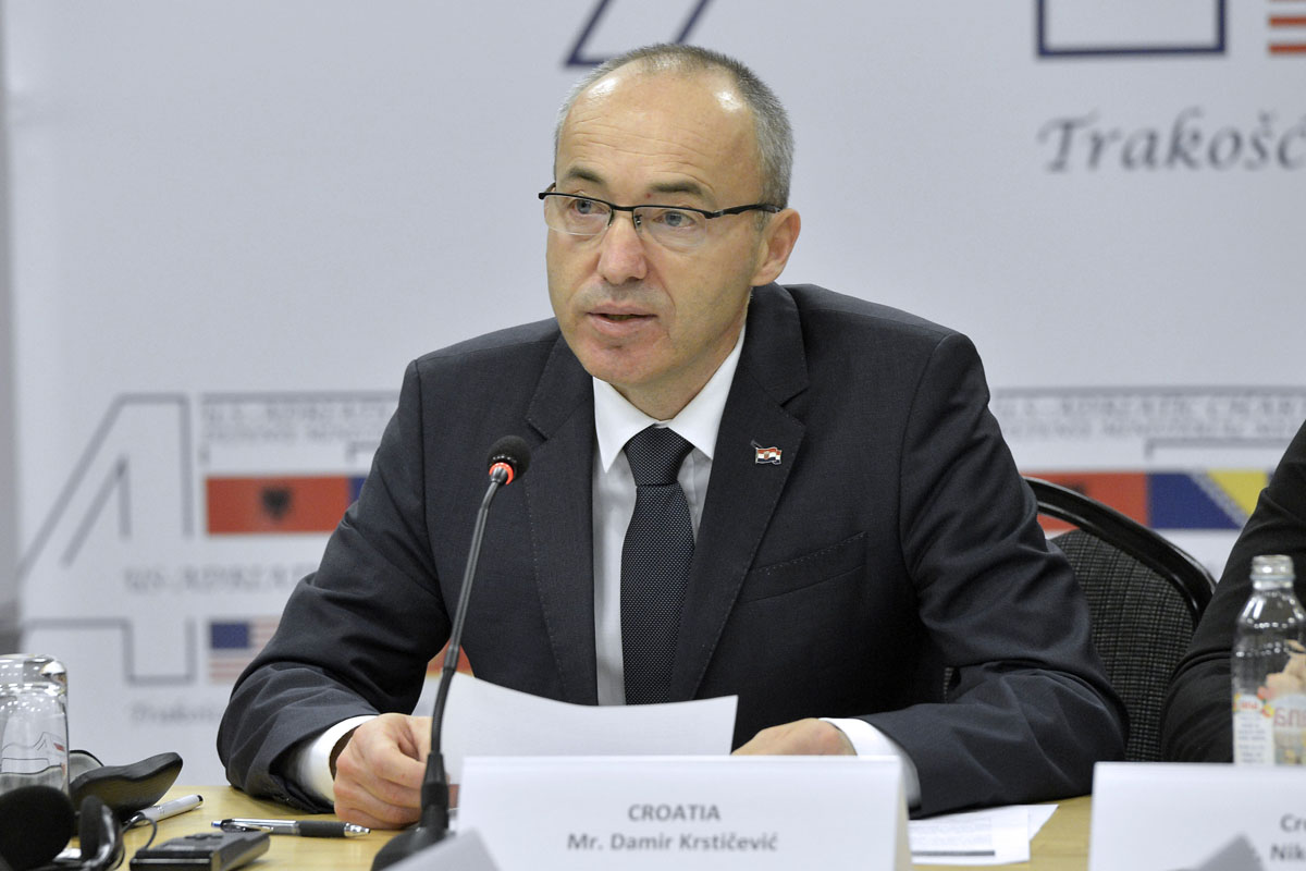 https://www.morh.hr/wp-content/gallery/otvaranje-sastanka-ministara-obrane-americko-jadranske-povelje-u-trakoscanu/a5-otvaranje_09122016_02.jpg