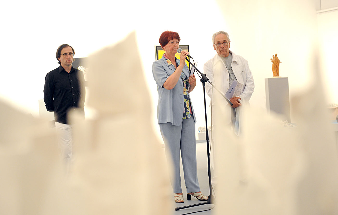 https://www.morh.hr/wp-content/gallery/otvoren-2-hrvatski-triennale-keramike-u-galeriji-morh-a/izlozba_16062011_10.jpg