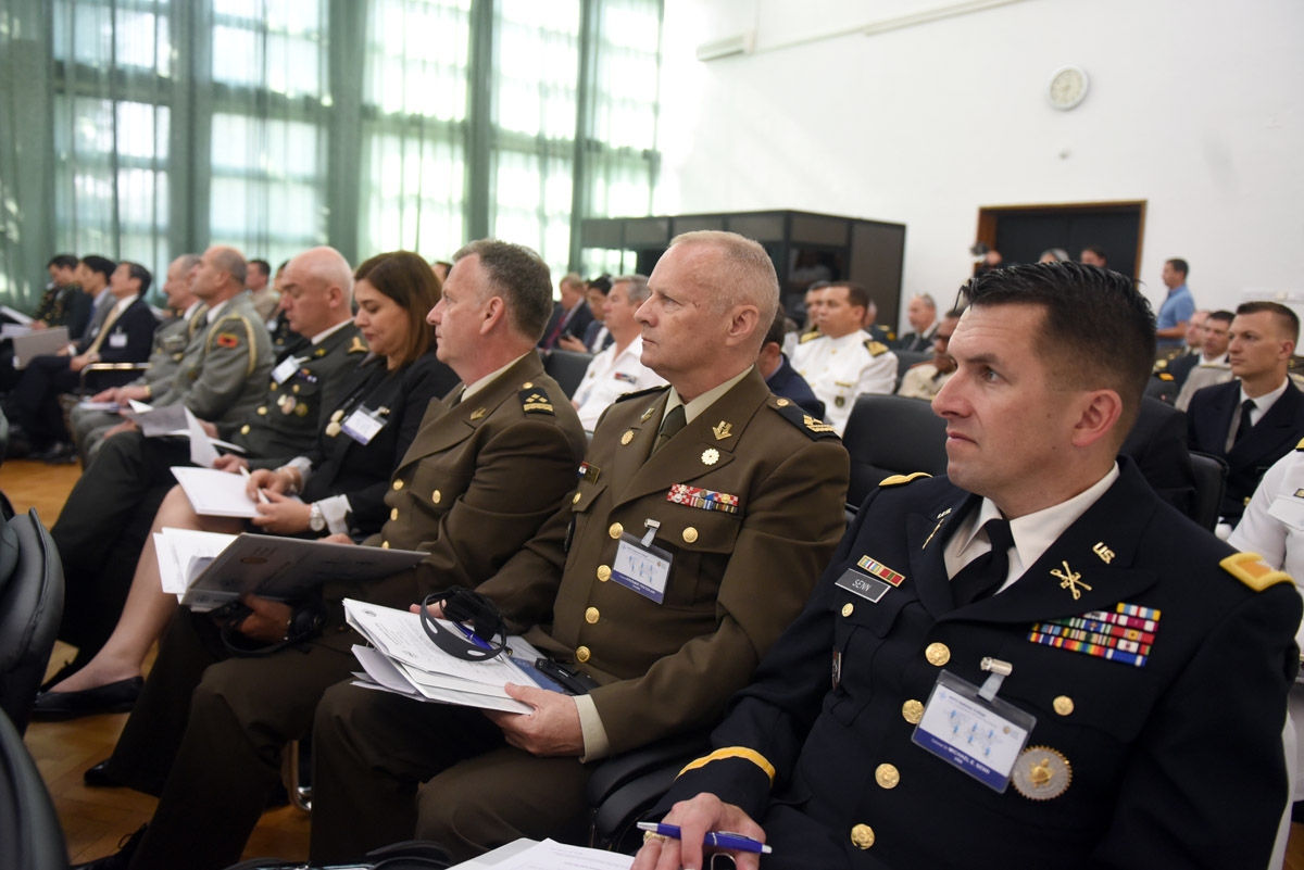 https://www.morh.hr/wp-content/gallery/otvorena-47-konferencija-zapovjednika-vojnih-akademija/conference_of_commandants_30052018_05.jpg
