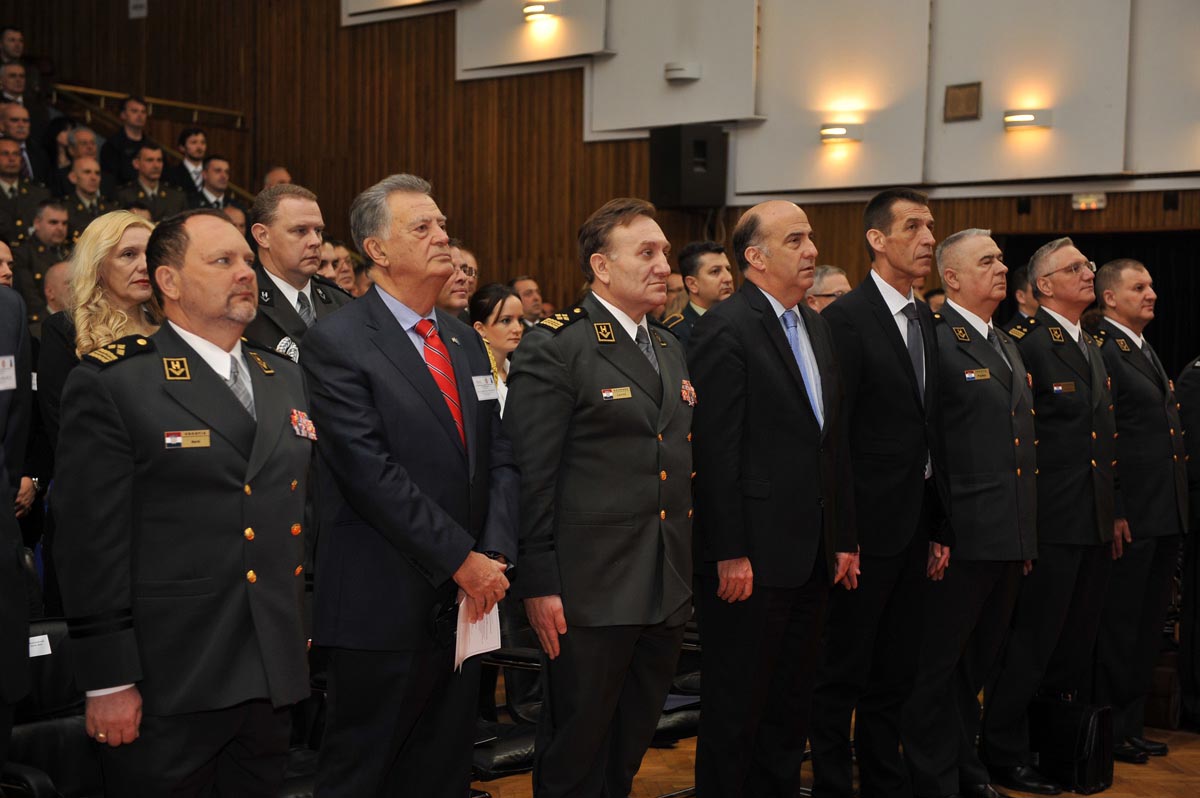 https://www.morh.hr/wp-content/gallery/otvorena-konferencija-pet-godina-hrvatske-u-nato-savezu-na-hvu/hvu_konferencija_01042014_01.jpg