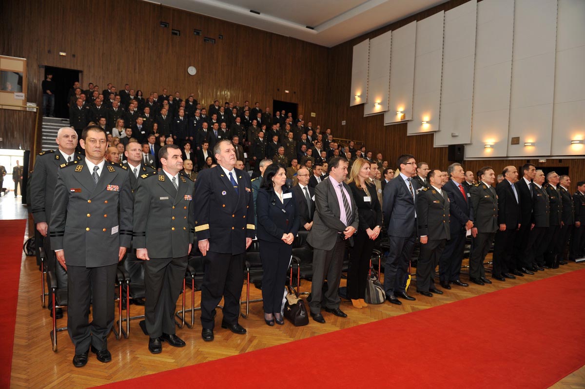 https://www.morh.hr/wp-content/gallery/otvorena-konferencija-pet-godina-hrvatske-u-nato-savezu-na-hvu/hvu_konferencija_01042014_02.jpg
