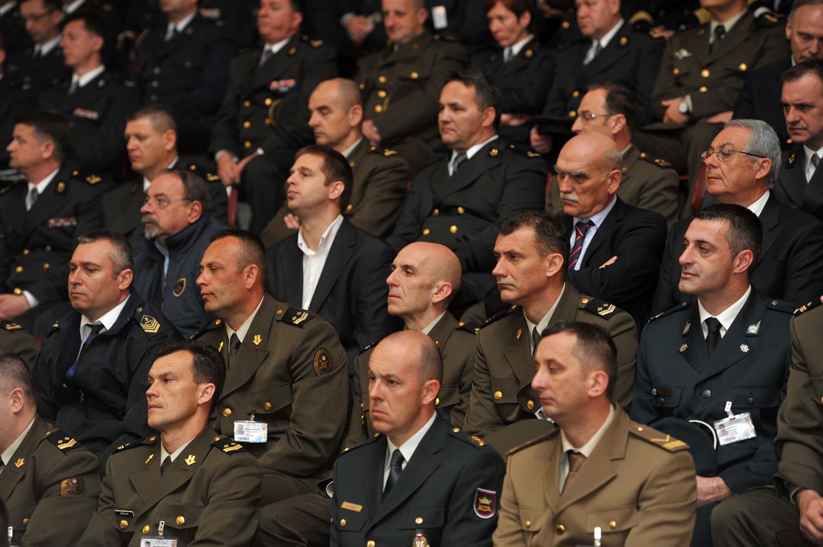 https://www.morh.hr/wp-content/gallery/otvorena-konferencija-pet-godina-hrvatske-u-nato-savezu-na-hvu/hvu_konferencija_01042014_08.jpg