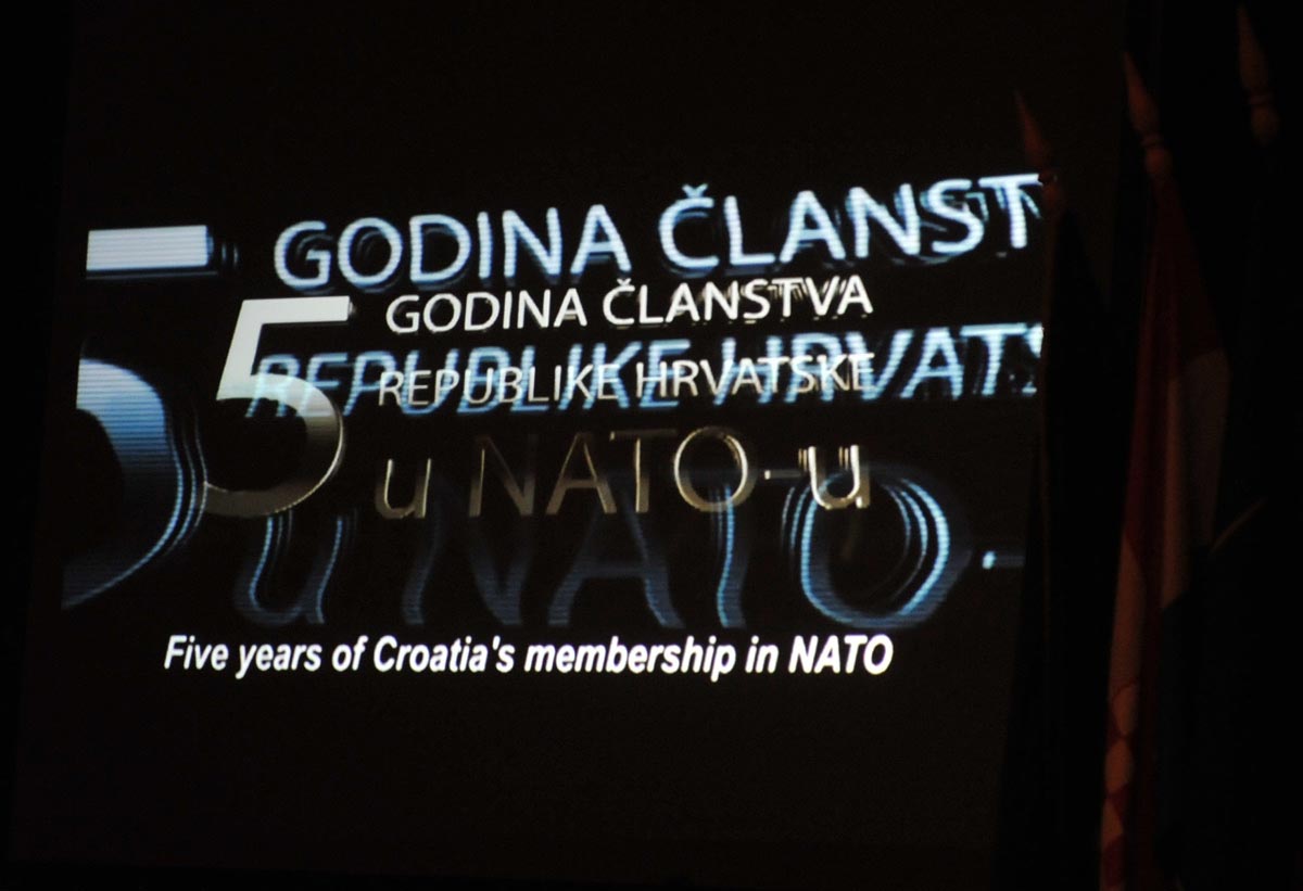 https://www.morh.hr/wp-content/gallery/otvorena-konferencija-pet-godina-hrvatske-u-nato-savezu-na-hvu/hvu_konferencija_01042014_11.jpg