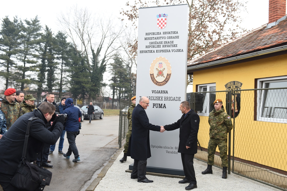 https://www.morh.hr/wp-content/gallery/otvorena-vojarna-7-gardijske-brigade-puma-u-varazdinu/otvorena_vojarna_7gb_puma_varazdin_201218_03.jpg