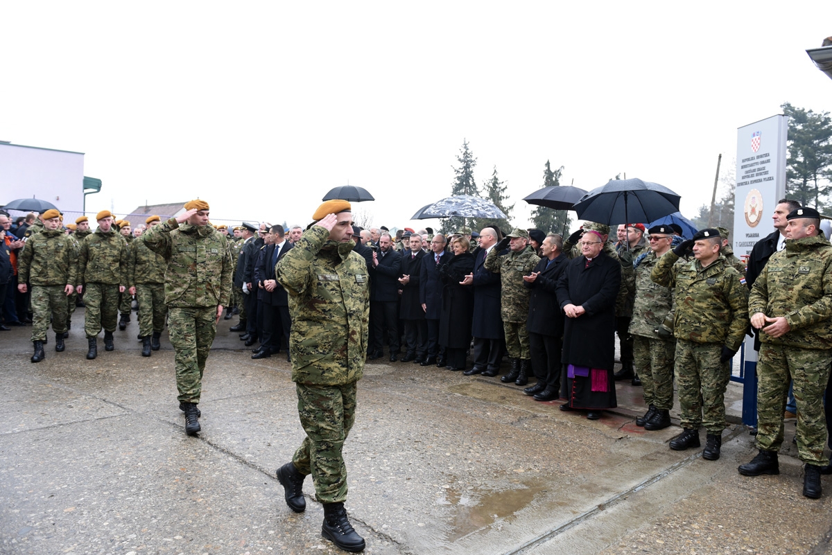 https://www.morh.hr/wp-content/gallery/otvorena-vojarna-7-gardijske-brigade-puma-u-varazdinu/otvorena_vojarna_7gb_puma_varazdin_201218_09.jpg