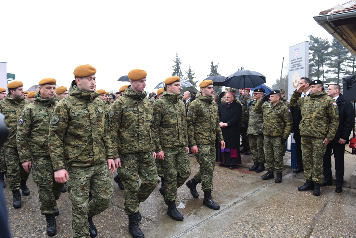 https://www.morh.hr/wp-content/gallery/otvorena-vojarna-7-gardijske-brigade-puma-u-varazdinu/otvorena_vojarna_7gb_puma_varazdin_201218_10.jpg