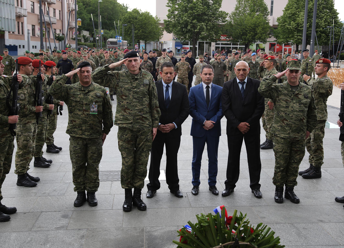 https://www.morh.hr/wp-content/gallery/otvoreno-natjecanje-prvi-za-hrvatsku-2017/knin_15052017_09.jpg