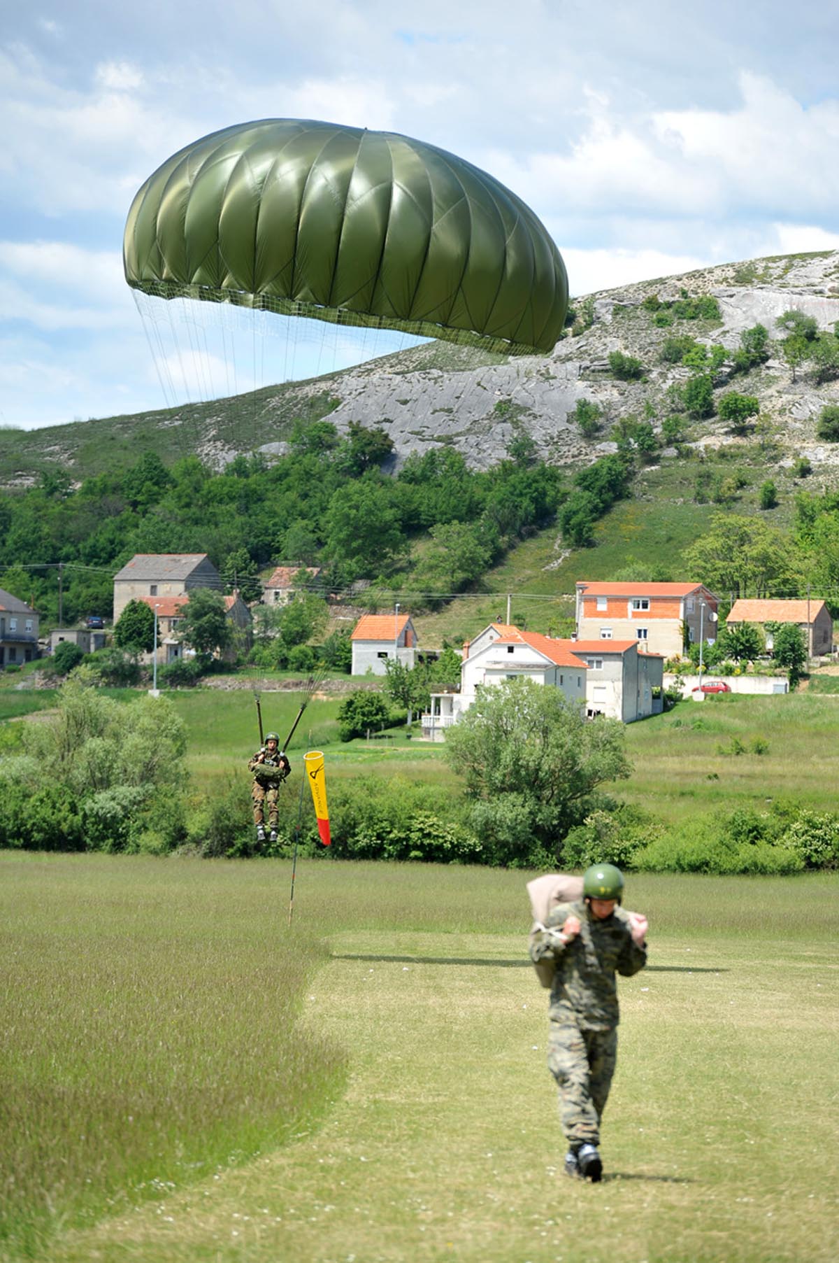 https://www.morh.hr/wp-content/gallery/padobranska-obuka-bojne-za-specijalna-djelovanja/padobranska_obuka_bsd_19052014_09.jpg