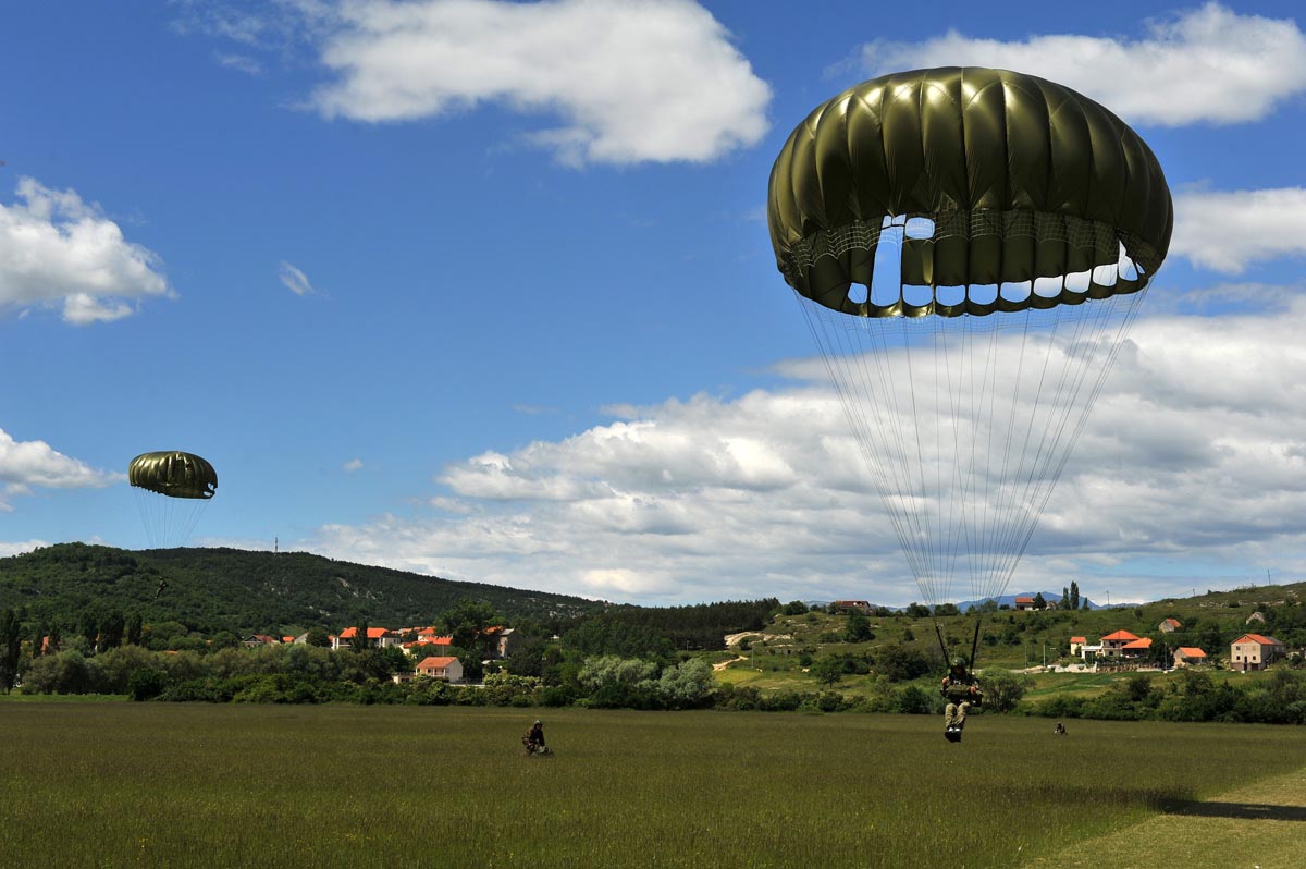 https://www.morh.hr/wp-content/gallery/padobranska-obuka-bojne-za-specijalna-djelovanja/padobranska_obuka_bsd_19052014_10.jpg