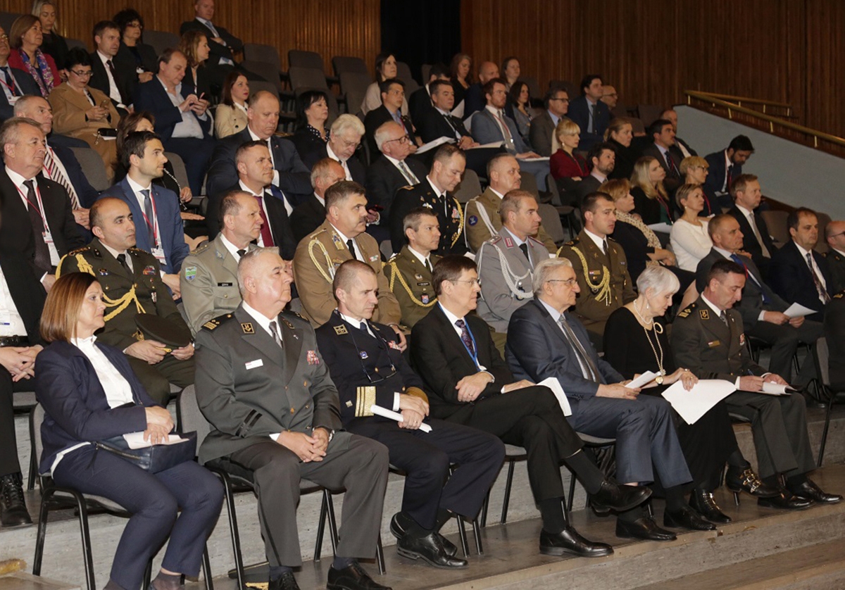 https://www.morh.hr/wp-content/gallery/parlamentarna-skupstina-nato-a-posjetila-hvu/hvu_parlamentarna_skupstina_nato_01042019_6.jpg