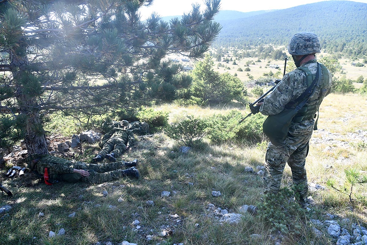 https://www.morh.hr/wp-content/gallery/pauci-poceli-vjezbu-napadnom-operacijom/velebit_18_rt_crvena_zemlja_13102018_29.jpg