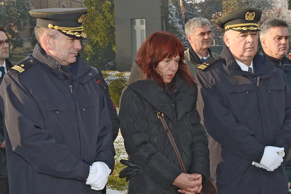 https://www.morh.hr/wp-content/gallery/peta-godisnjica-smrti-generala-gordana-cacica/cacic_20122013_05.jpg