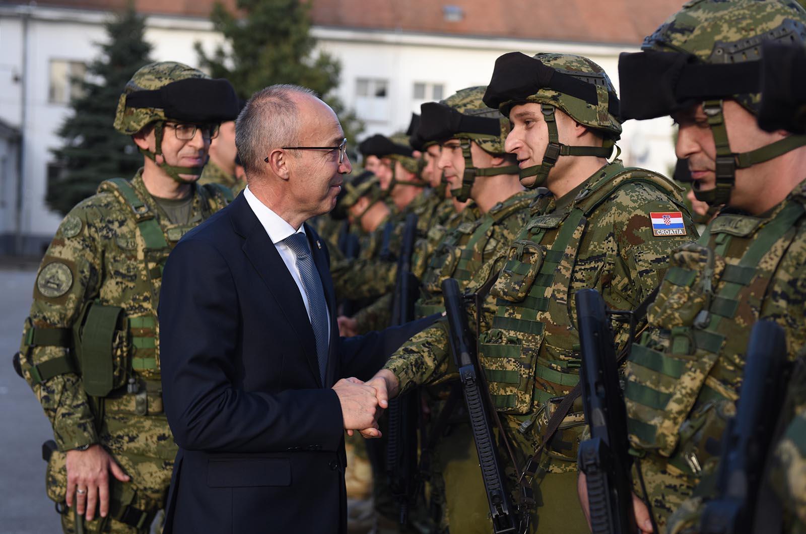 https://www.morh.hr/wp-content/gallery/peti-hrvatski-kontingent-ispracen-u-nato-efp-u-poljsku/5_hrvcon_poljska_poland_hv_osrh_221019_03.jpg
