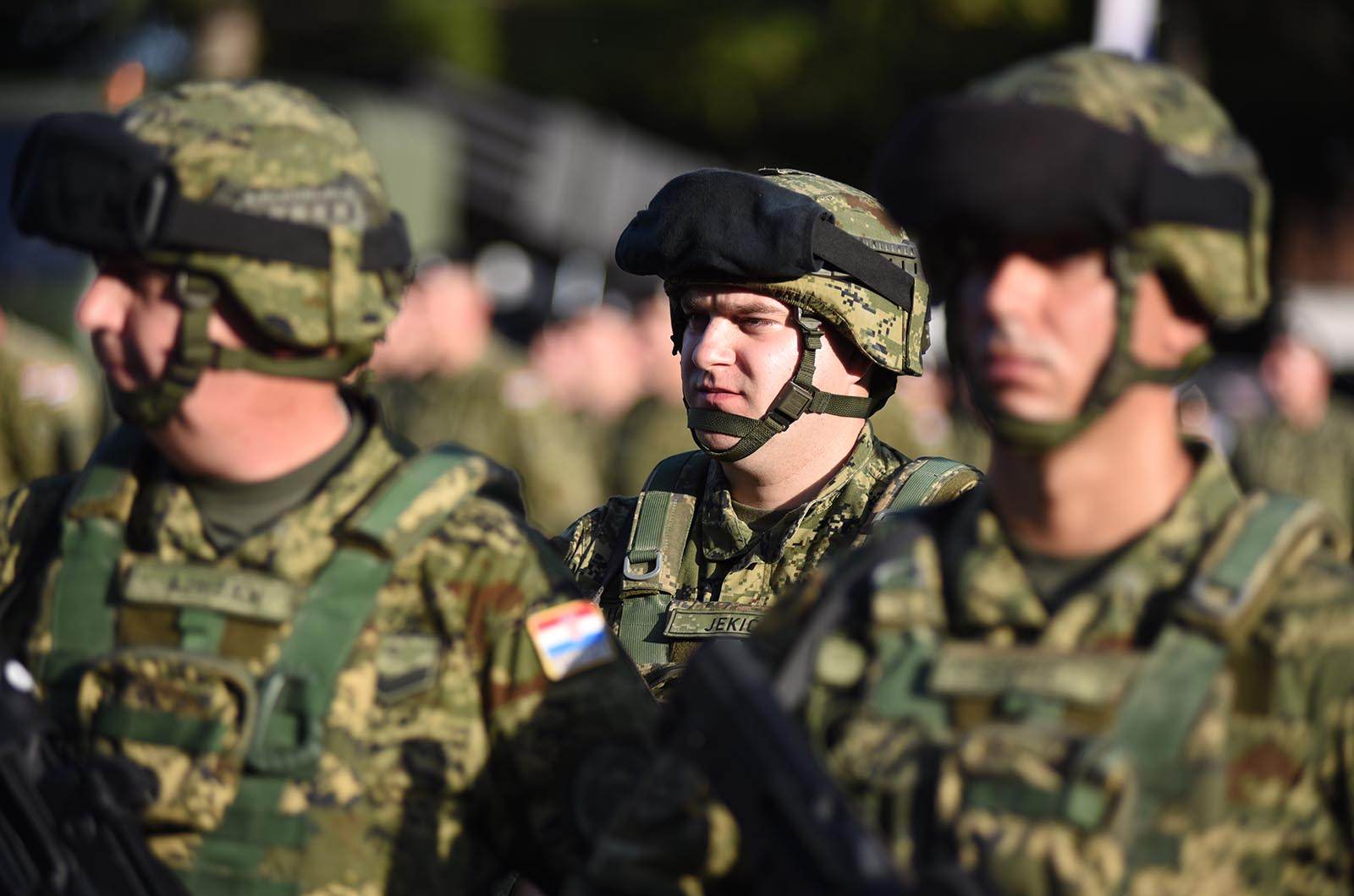 https://www.morh.hr/wp-content/gallery/peti-hrvatski-kontingent-ispracen-u-nato-efp-u-poljsku/5_hrvcon_poljska_poland_hv_osrh_221019_12.jpg
