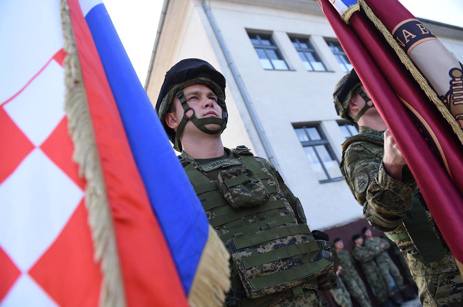https://www.morh.hr/wp-content/gallery/peti-hrvatski-kontingent-ispracen-u-nato-efp-u-poljsku/5_hrvcon_poljska_poland_hv_osrh_221019_40.jpg