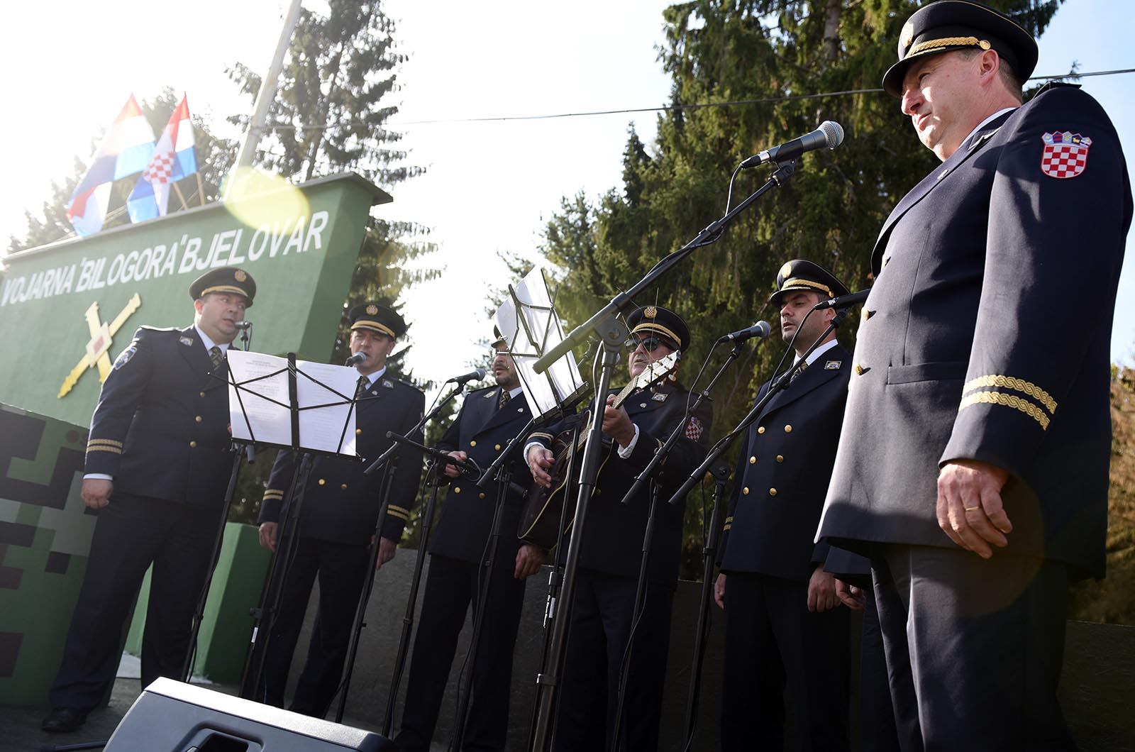 https://www.morh.hr/wp-content/gallery/peti-hrvatski-kontingent-ispracen-u-nato-efp-u-poljsku/5_hrvcon_poljska_poland_hv_osrh_221019_41.jpg