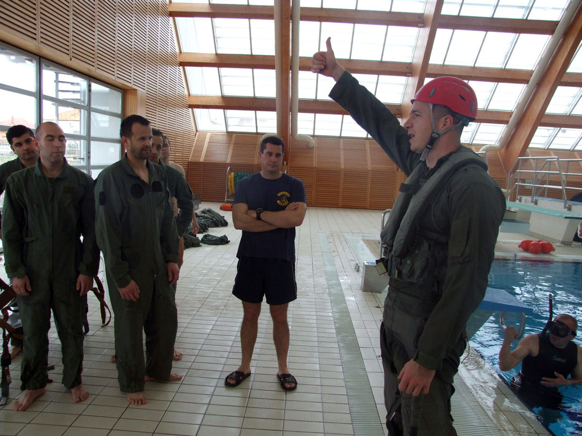 https://www.morh.hr/wp-content/gallery/piloti-hrz-i-pzo-a-u-zadru-uvjezbavali-spasavanje-na-vodi/dinghy_drill_03032016_01.jpg